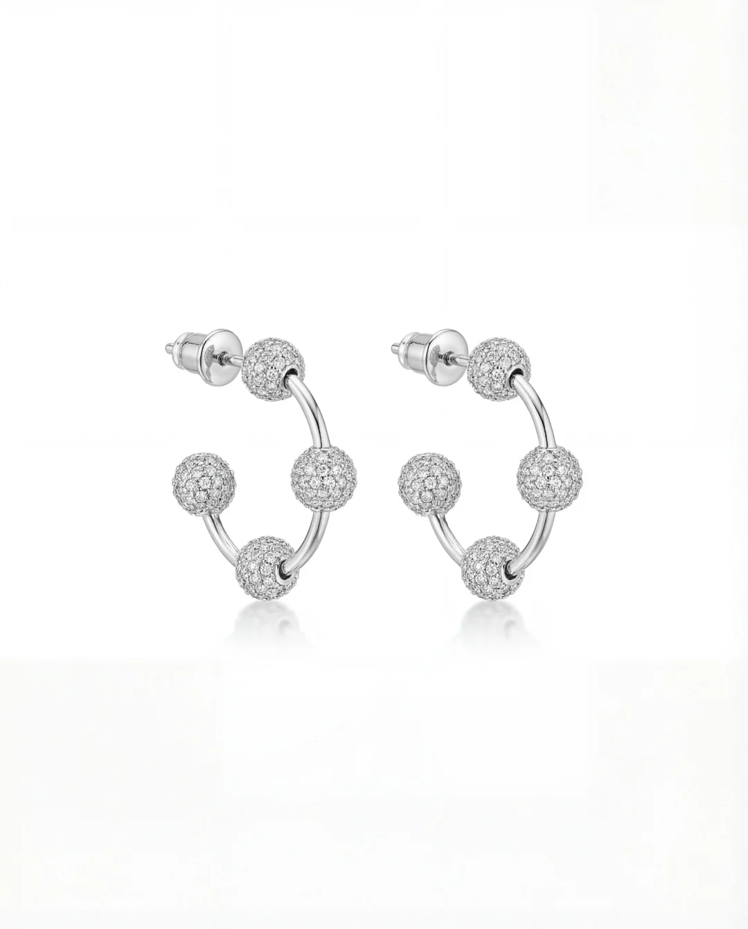Pack shot — hoop earrings with pearls on a white background